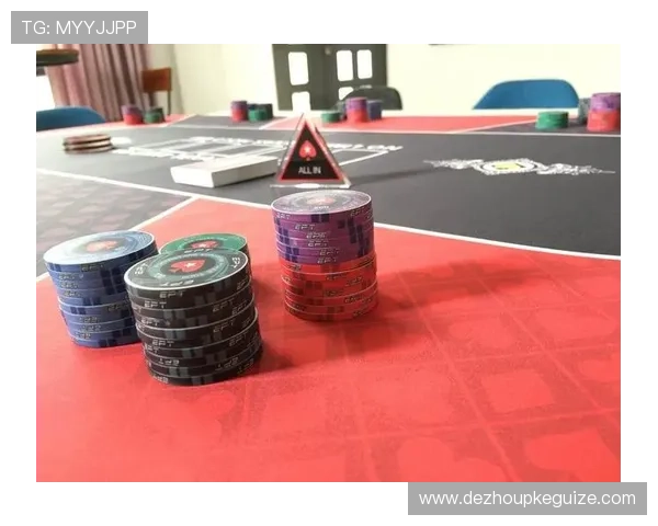 德州扑克页游社交互动功能，结识牌友共同挑战高难度关卡